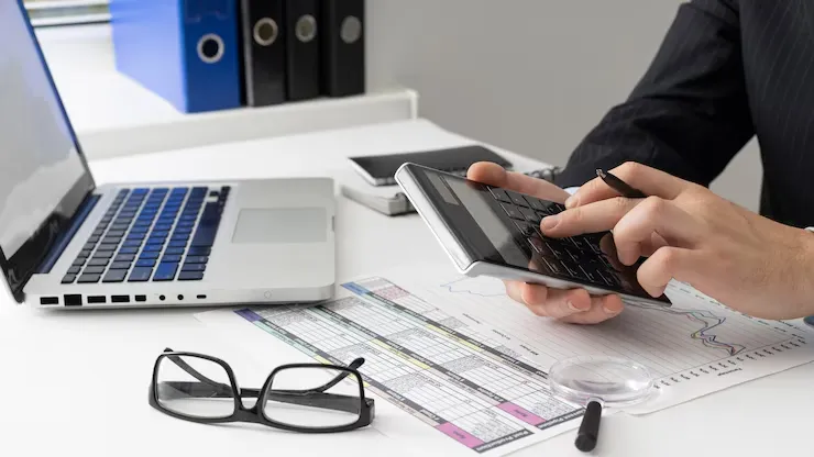 servicios de análisis económico y financiero
